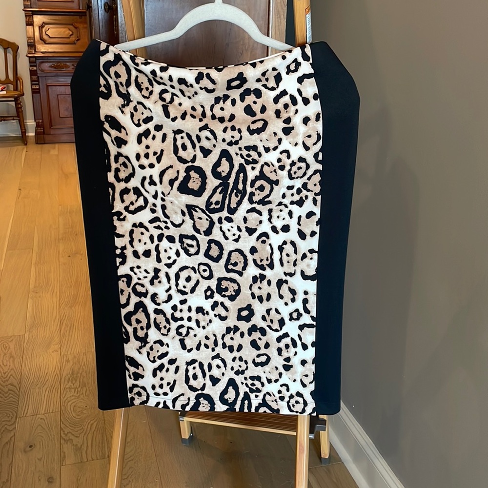 Leopard print. Flattering! Side spandex inserts.
